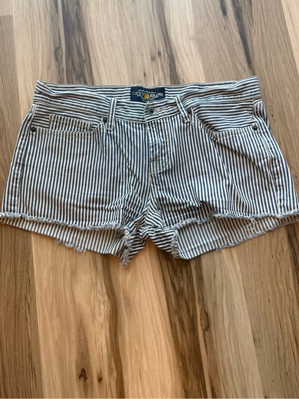 Lucky Brand Riley Shorts - Picture 6 of 9